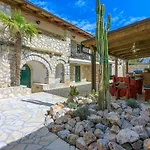 Mediterrane Und Hundefreundliche Mit Privatpool, Grillplatz, Privatparkplatz Ferienhaus Bribir (Primorje-Gorski Kotar)