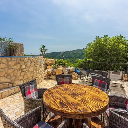 Ferienhaus Mediterrane Und Hundefreundliche Mit Privatpool, Grillplatz, Privatparkplatz
