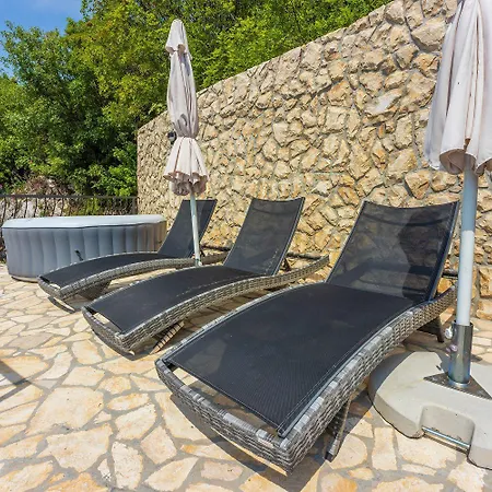 Mediterrane Und Hundefreundliche Mit Privatpool, Grillplatz, Privatparkplatz