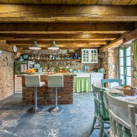 Mediterrane Und Hundefreundliche Mit Privatpool, Grillplatz, Privatparkplatz