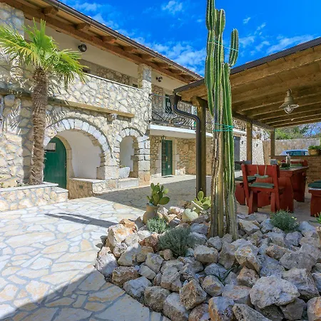 Mediterrane Und Hundefreundliche Mit Privatpool, Grillplatz, Privatparkplatz Holiday home Bribir (Primorje-Gorski Kotar)