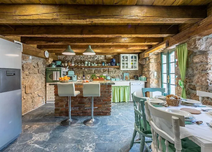 Mediterrane Und Hundefreundliche Mit Privatpool, Grillplatz, Privatparkplatz