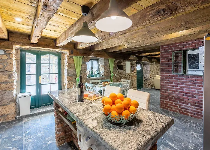 Ferienhaus Mediterrane Und Hundefreundliche Mit Privatpool, Grillplatz, Privatparkplatz