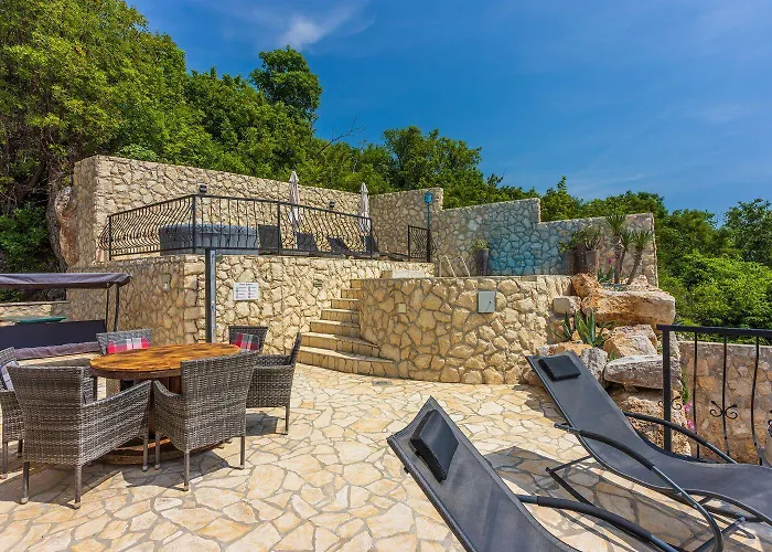 Ferienhaus Mediterrane Und Hundefreundliche Mit Privatpool, Grillplatz, Privatparkplatz