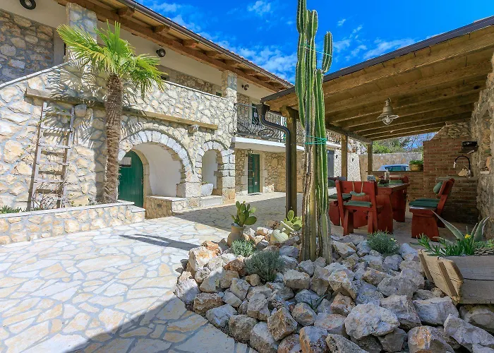 Mediterrane Und Hundefreundliche Mit Privatpool, Grillplatz, Privatparkplatz Ferienhaus Bribir (Primorje-Gorski Kotar)