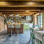 Mediterrane Und Hundefreundliche Mit Privatpool, Grillplatz, Privatparkplatz