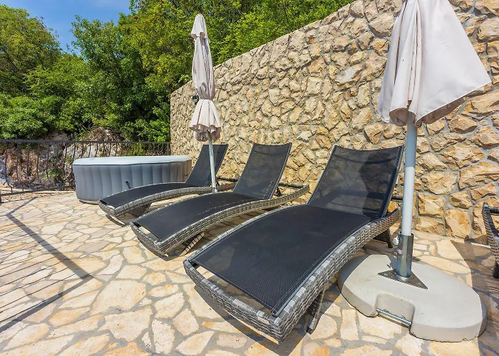 Mediterrane Und Hundefreundliche Mit Privatpool, Grillplatz, Privatparkplatz